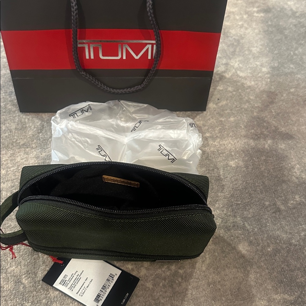 TUMI TRAVEL KIT / ACCESSORIES ARMY GREEN NWT - Picture 4 of 7